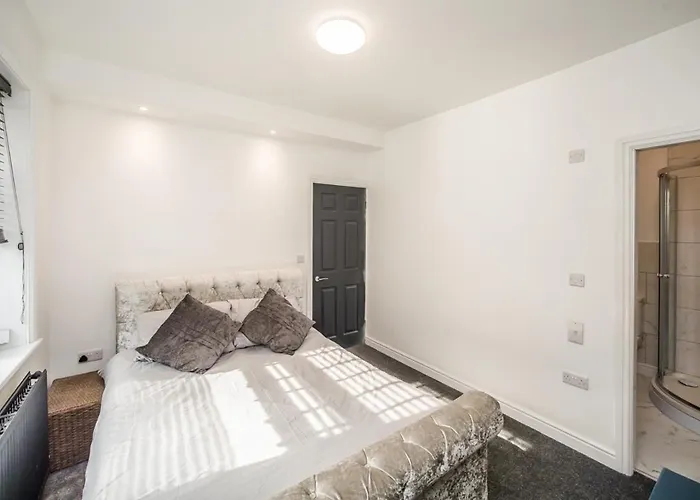 The Cosey Tucked-Away Cottage 2 Or 3 Bedroom Options