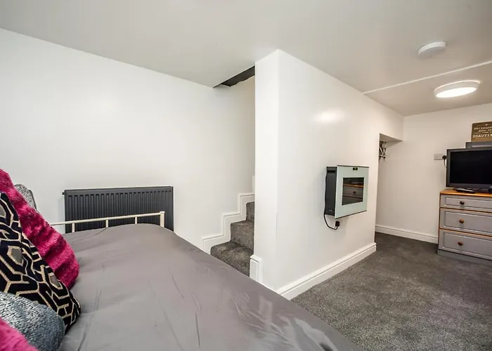The Cosey Tucked-Away Cottage 2 Or 3 Bedroom Options