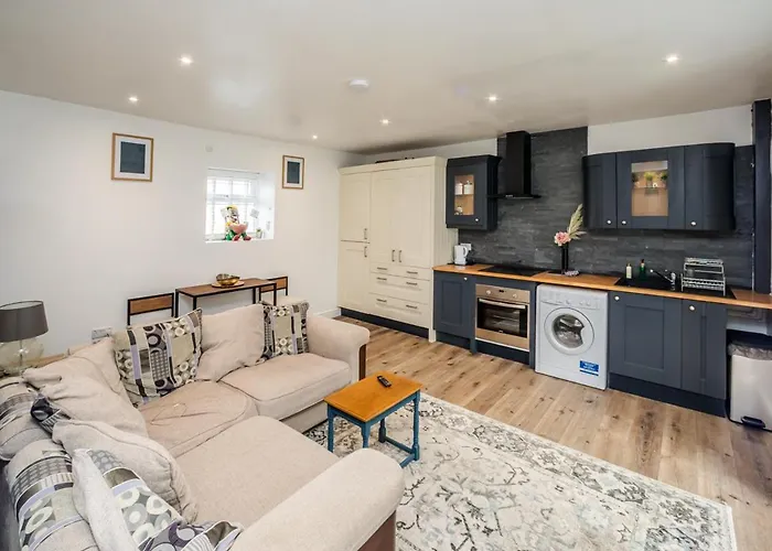 The Cosey Tucked-Away Cottage 2 Or 3 Bedroom Options