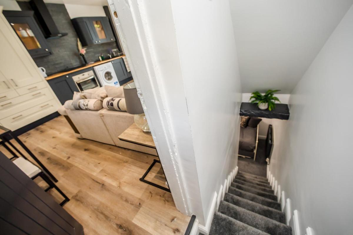 The Cosey Tucked-away 2 Or 3 Bedroom Options * Huddersfield