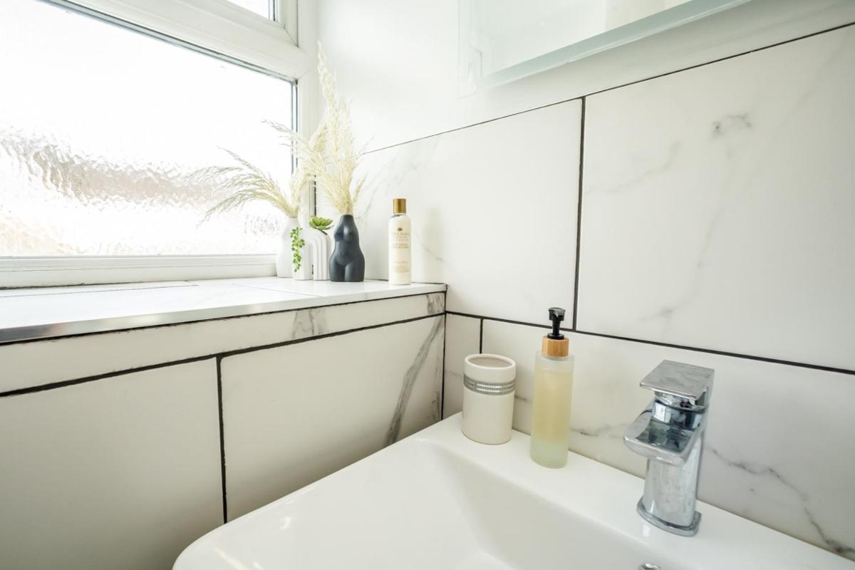 The Cosey Tucked-away 2 Or 3 Bedroom Options * Huddersfield