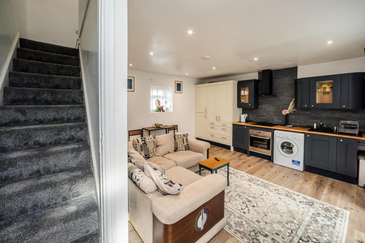 The Cosey Tucked-away 2 Or 3 Bedroom Options * Huddersfield